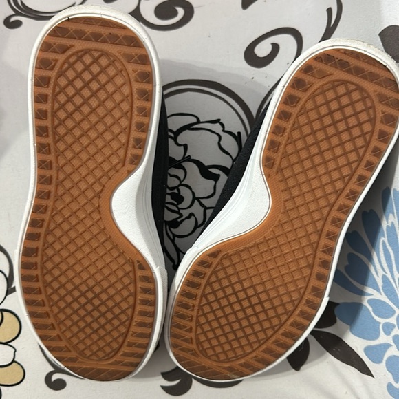 Skechers - Picture 3 of 3